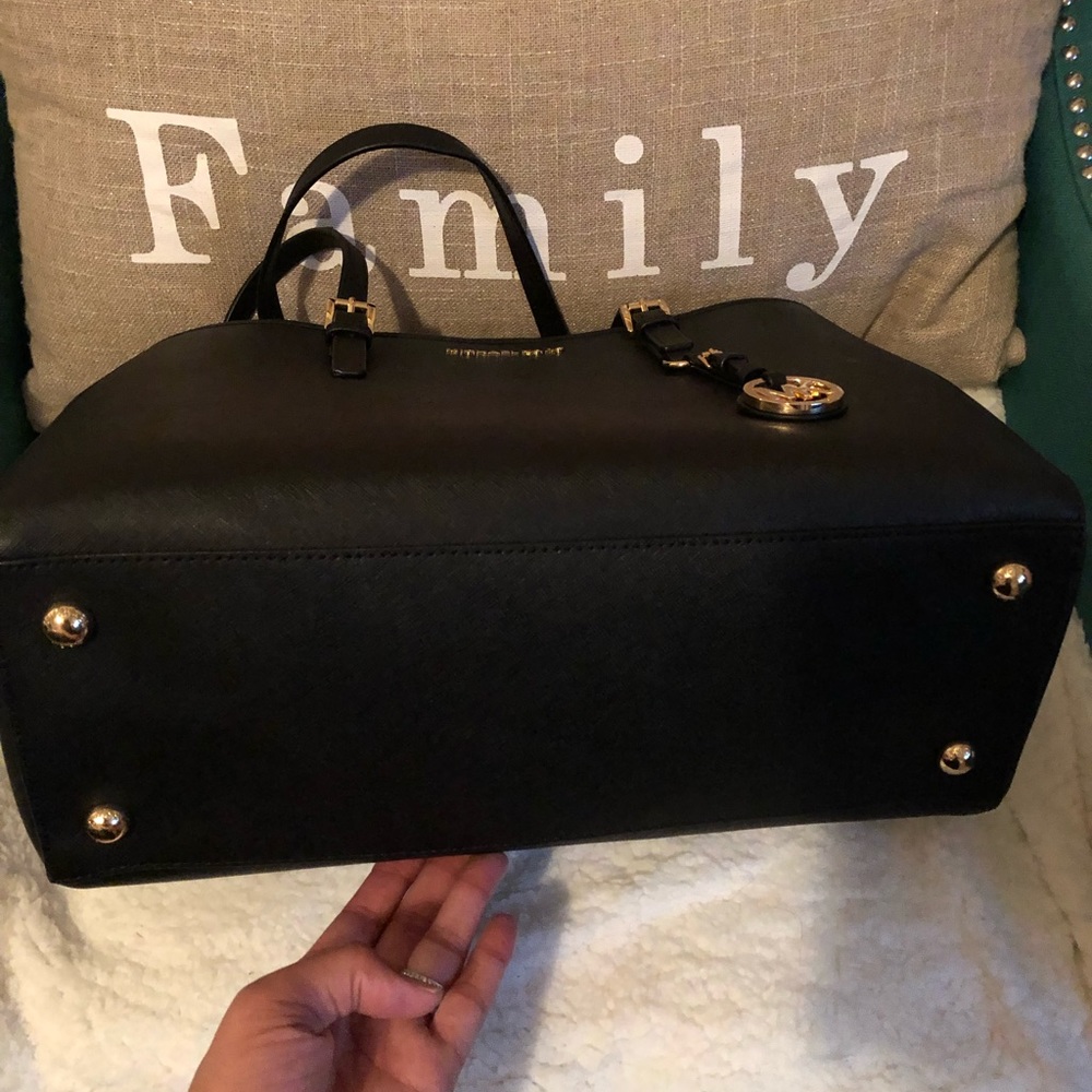 Michael Kors tote - Picture 3 of 3